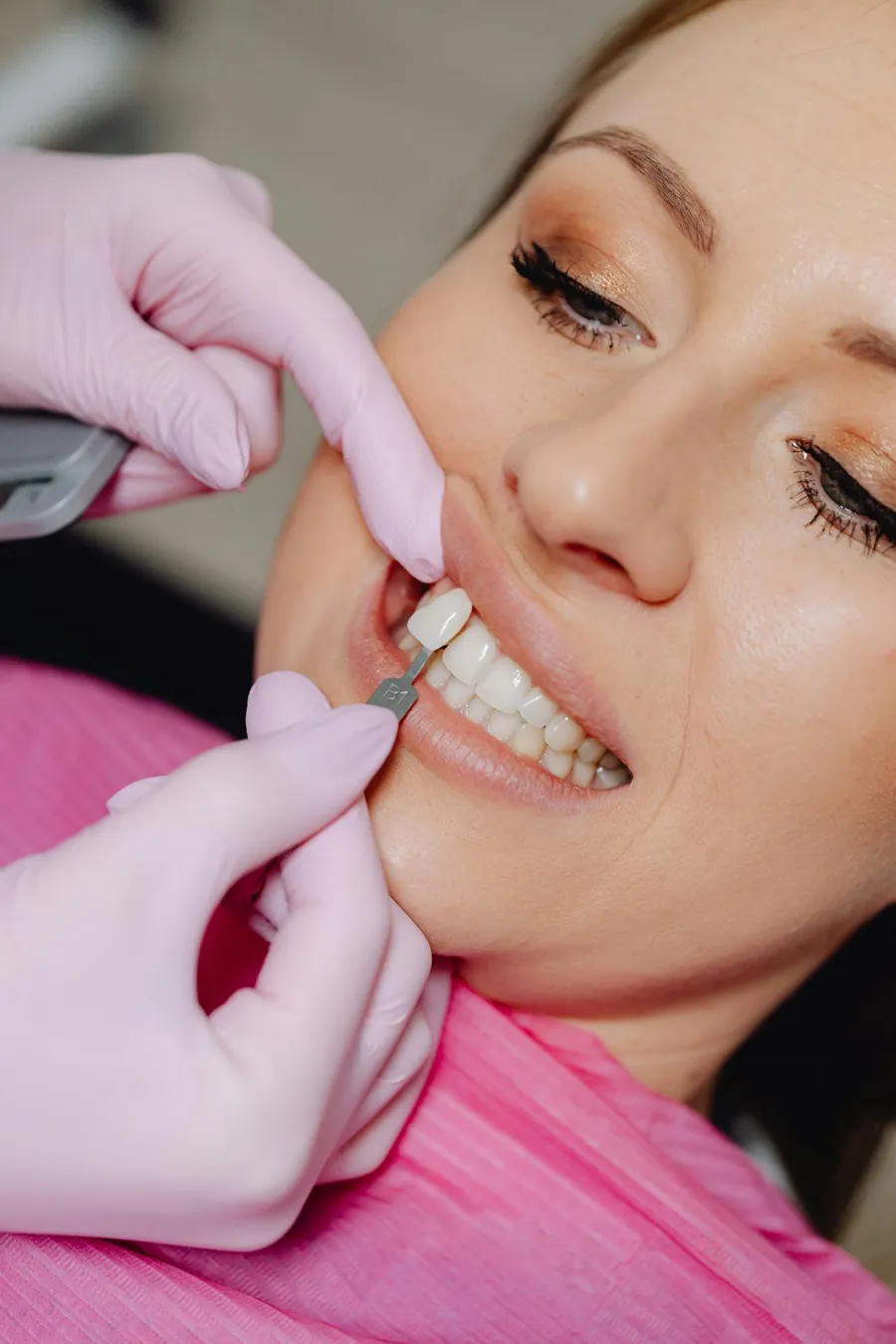 Digital smile design session at Taki Dent — Dr. Sadık Taki plans a Hollywood Smile transformation with a UK patient